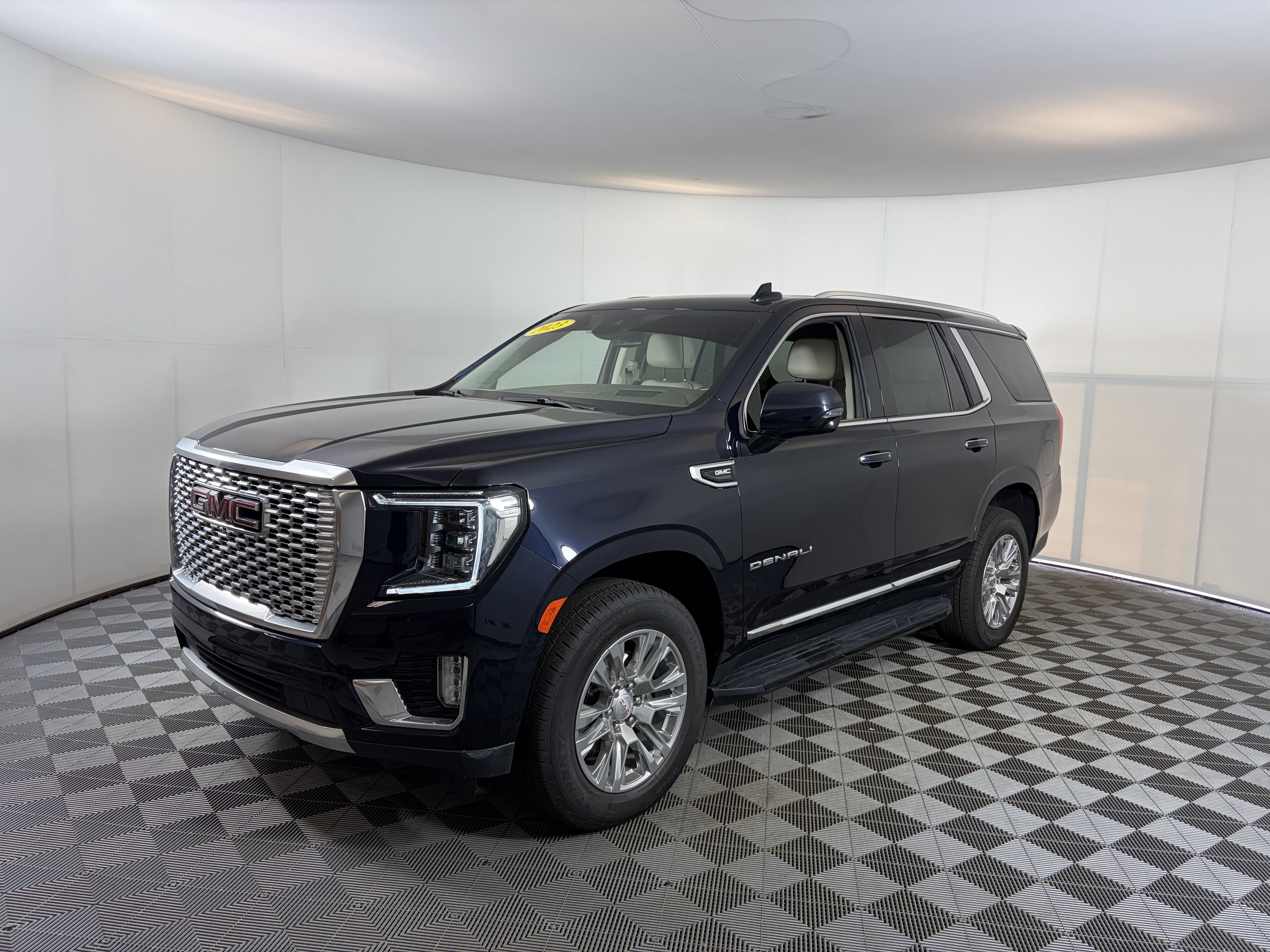Used 2023 GMC Yukon Denali AWD/4WD image 2