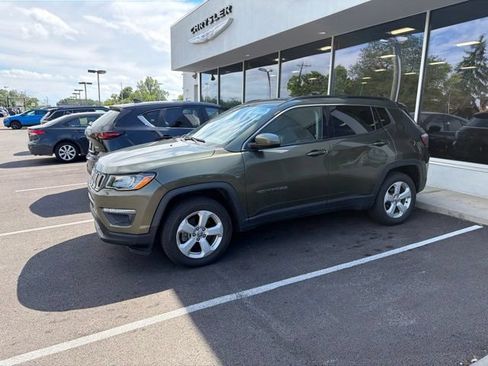 Used 2019 Jeep Compass Latitude w/ Cold Weather Group AWD/4WD image 2