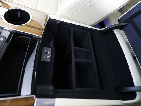 Used 2025 Cadillac Escalade Sport Platinum w/ LPO, ONYX Package image 45