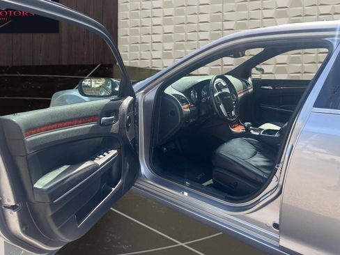 Used 2014 Chrysler 300 RWD image 9