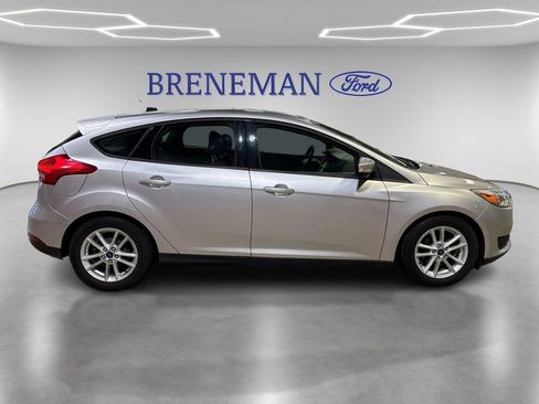 Used 2016 Ford Focus SE w/ Reverse Sensing Package image 4