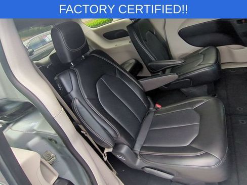 Certified 2024 Chrysler Pacifica Touring-L FWD image 32