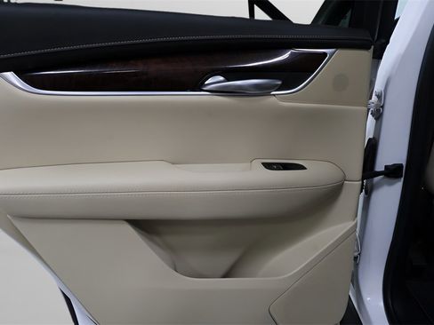 Used 2018 Cadillac XT5 Luxury image 25