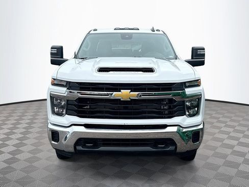 Used 2024 Chevrolet Silverado 3500 LT image 2