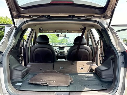 Used 2010 Hyundai Tucson GLS w/ Popular Equipment Pkg 2 FWD image 7