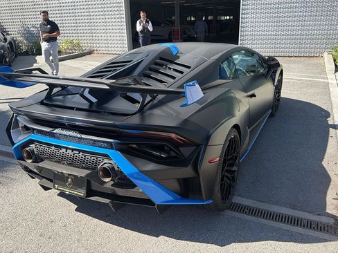 Used 2024 Lamborghini Huracan STO RWD image 5