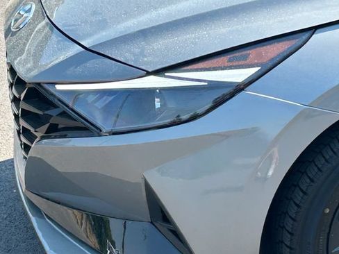 Used 2023 Hyundai Elantra SEL FWD image 11