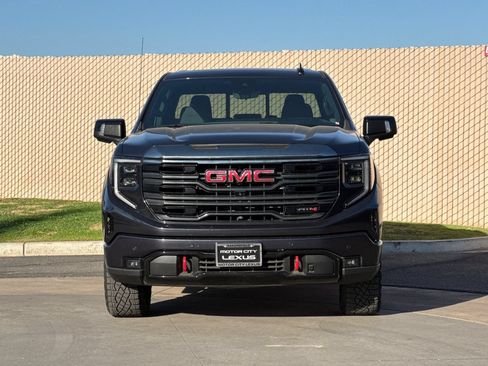 Used 2024 GMC Sierra 1500 AT4 w/ Technology Package AWD/4WD image 10