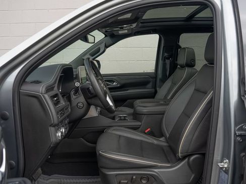 Used 2023 GMC Yukon XL SLT w/ SLT Premium Package AWD/4WD image 17