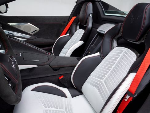 Used 2023 Chevrolet Corvette Stingray Premium Conv w/ Z51 Performance Package RWD image 18