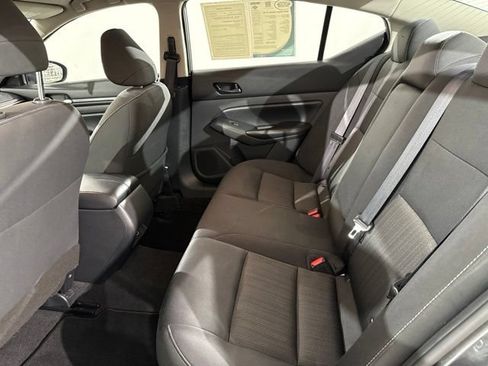 Used 2024 Nissan Altima 2.5 SV FWD image 15