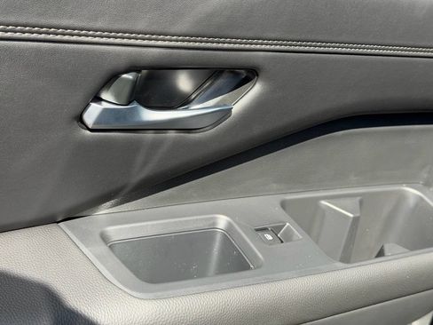 New 2026 Nissan Pathfinder Platinum FWD image 12