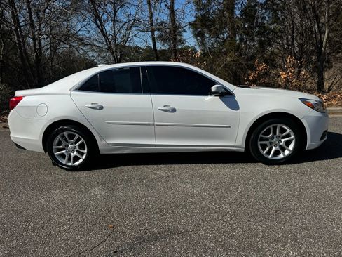 Used 2015 Chevrolet Malibu LT image 2