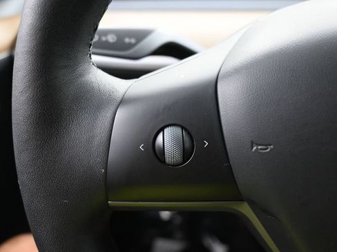 Used 2024 Tesla Model Y 2WD image 26