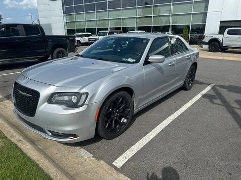 Used 2020 Chrysler 300 S RWD image 9