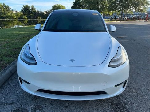 Used 2022 Tesla Model Y Long Range image 8