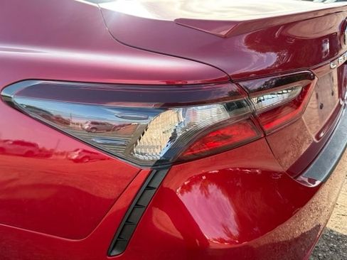 Used 2021 Toyota Camry SE FWD image 12