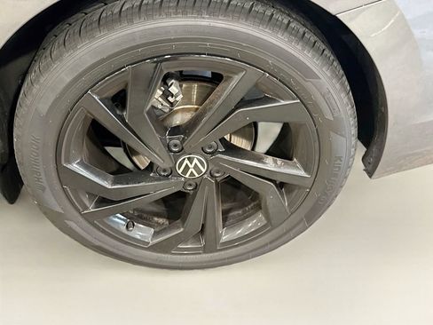 Used 2025 Volkswagen Jetta SE w/ Sunroof Package FWD image 32