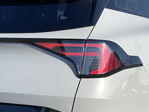 New 2026 Kia Sportage SX FWD image 4