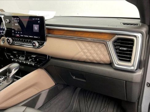 Used 2023 GMC Canyon Denali image 15