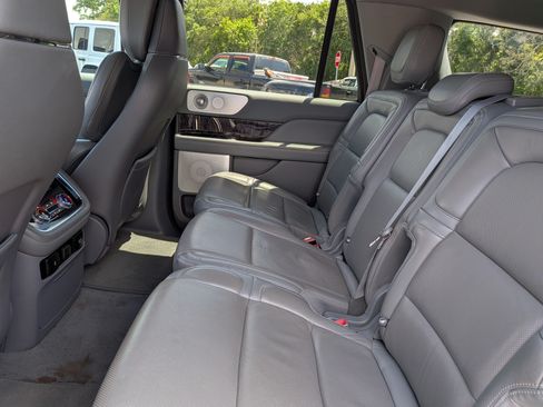 Used 2020 Lincoln Navigator L Reserve w/ Equipment Group 208A Reserve AWD/4WD image 17