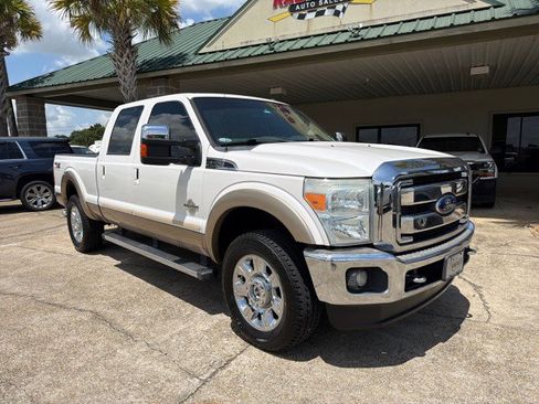 Used 2014 Ford F250 Lariat w/ Lariat Ultimate Package AWD/4WD image 2