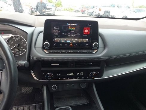 Used 2023 Nissan Rogue SV w/ SV Premium B Package image 18