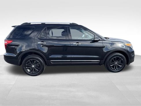 Used 2014 Ford Explorer XLT w/ Equipment Group 202A AWD/4WD image 7