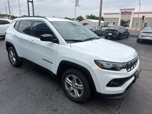 Used 2024 Jeep Compass Latitude AWD/4WD image 3