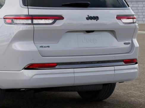 New 2026 Jeep Grand Cherokee L Summit AWD/4WD image 13