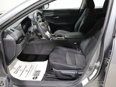 Used 2025 Nissan Sentra SV FWD image 9