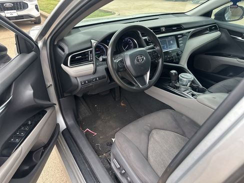 Used 2020 Toyota Camry LE w/ Carpet Mat Package image 9