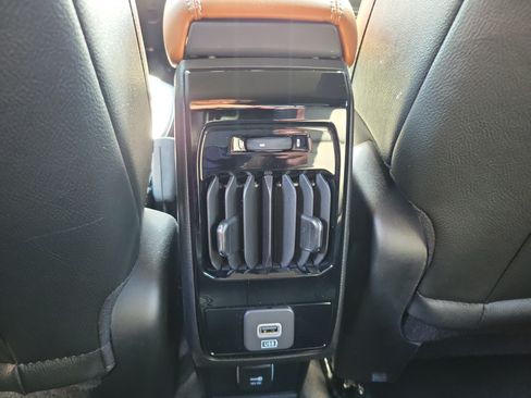 Used 2024 Jeep Compass Limited AWD/4WD image 9