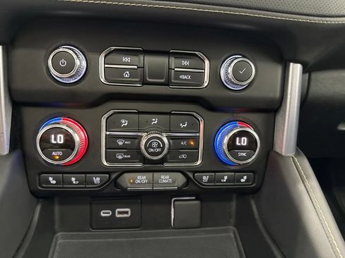 Used 2022 GMC Yukon XL SLT w/ SLT Premium Package AWD/4WD image 37