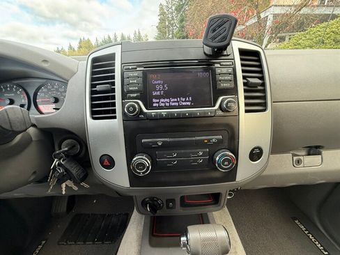 Used 2018 Nissan Frontier SV image 17