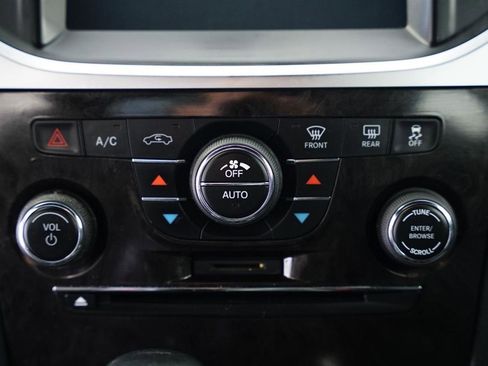 Used 2011 Chrysler 300 Limited image 21