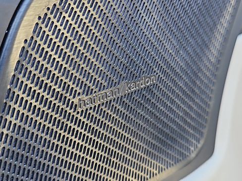 Used 2024 Volvo XC60 B5 Plus w/ Protection Package Premier image 11