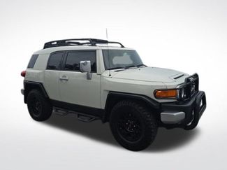 Used 2014 Toyota FJ Cruiser 2WD w/ Convenience Package video 1
