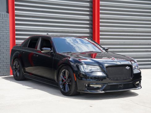 Used 2023 Chrysler 300 C RWD image 11