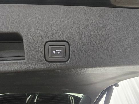 Used 2025 GMC Acadia Elevation image 25