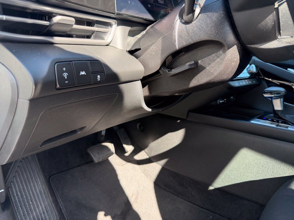 Used 2023 Hyundai Elantra SEL w/ Convenience Package FWD image 21