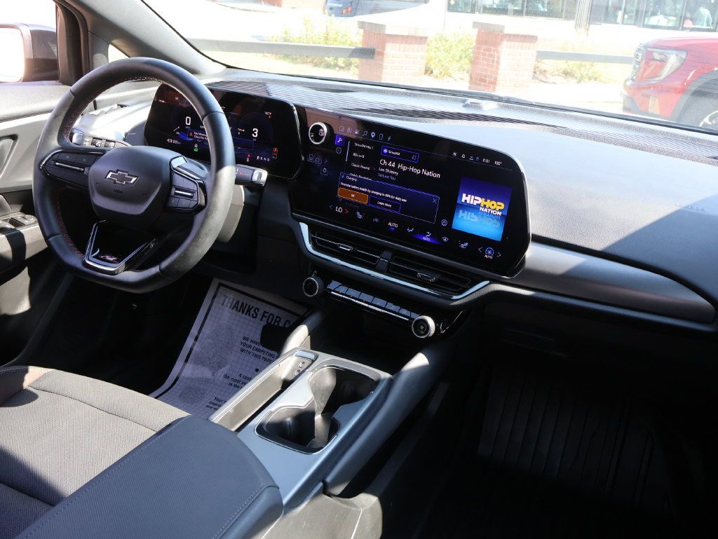 Certified 2024 Chevrolet Equinox EV RS FWD image 12