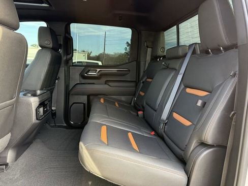 Used 2022 GMC Sierra 1500 AT4 w/ AT4 Premium Package image 18