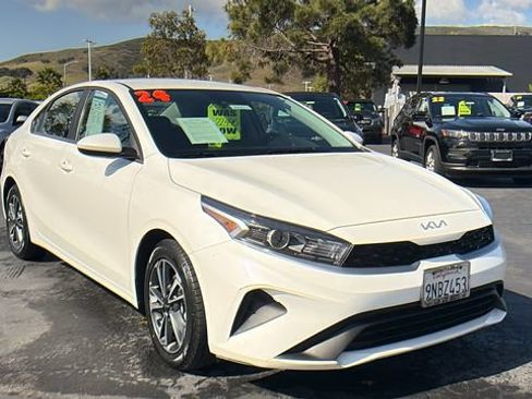Used 2024 Kia Forte LXS FWD image 1