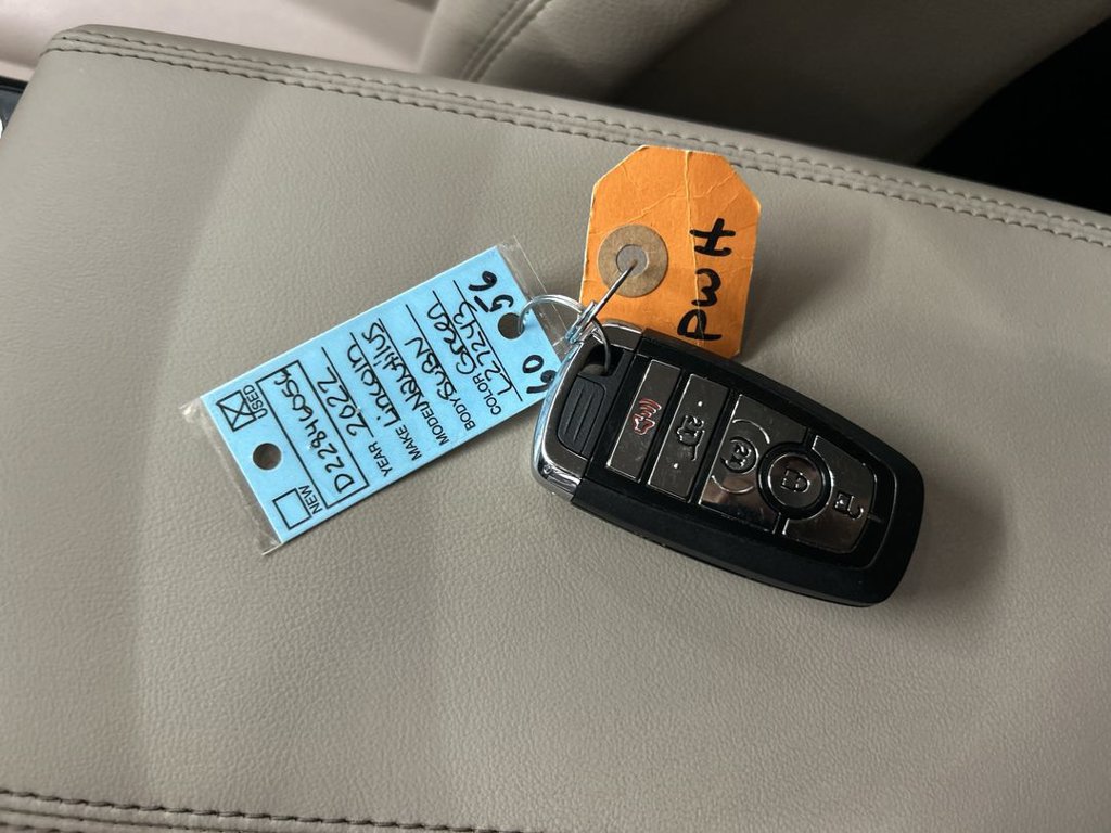 Used 2022 Lincoln Nautilus AWD w/ Premium Package image 12