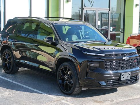 Used 2024 Chevrolet Traverse RS w/ LPO, Floor Liner Package image 5