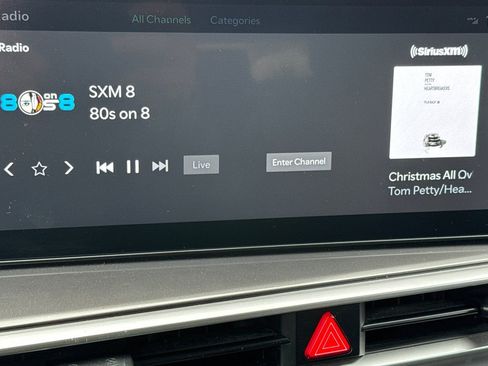 Used 2024 Kia Sorento S image 21