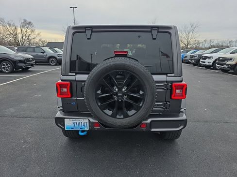 Used 2021 Jeep Wrangler Unlimited Sahara image 6