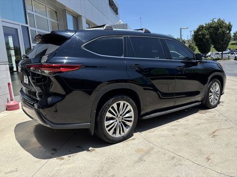 Used 2023 Toyota Highlander Platinum AWD/4WD image 5