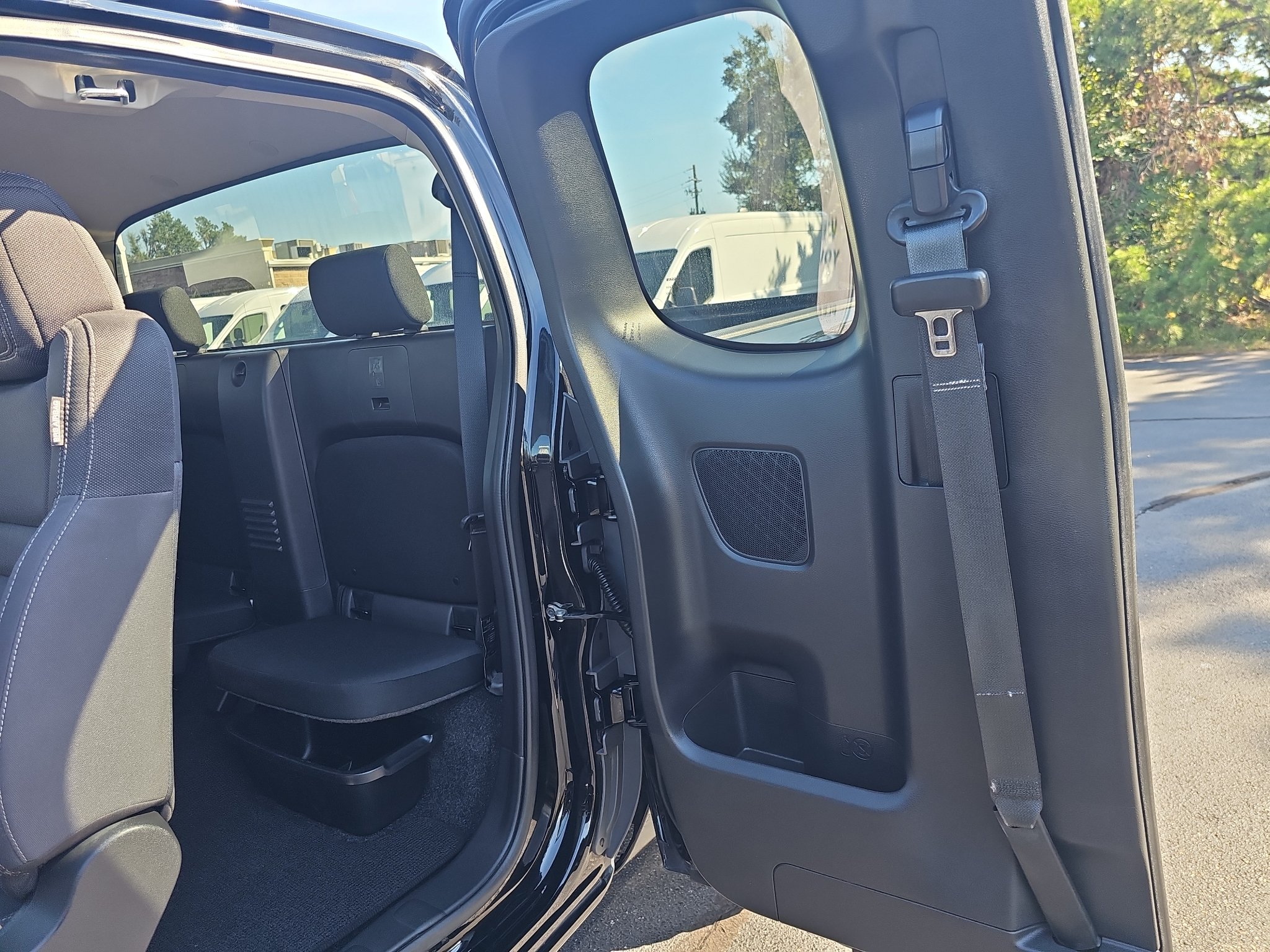 Used 2023 Nissan Frontier SV w/ Tow Package AWD/4WD image 19